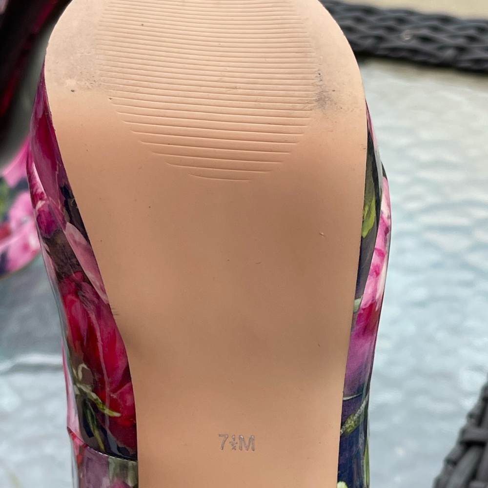G by Guess Vibrant Pink Floral Heels 7.5 - Picture 4 of 6